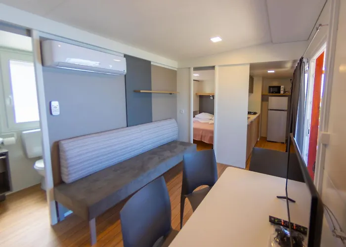아파트 Mobilheim Adria Family Mit Pool By Interhome 클레노비차